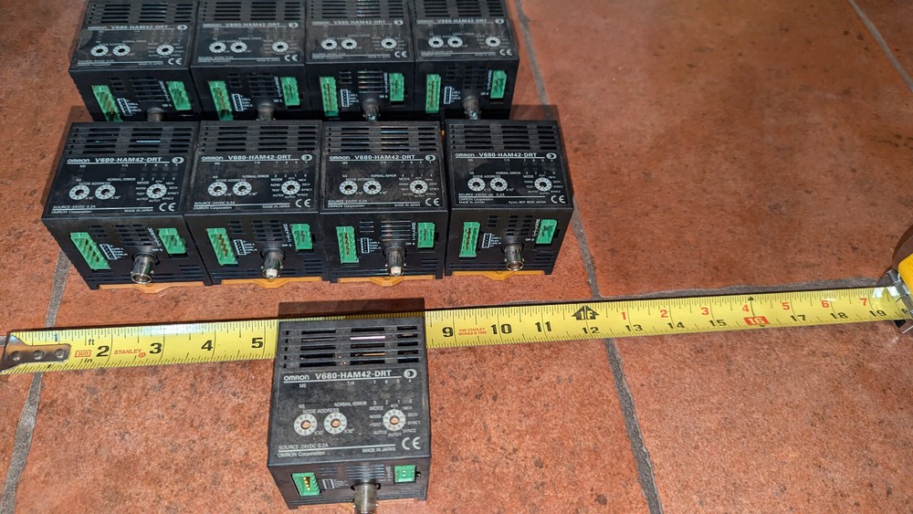 (1) Omron V680-HAM42-DRT ID Controller 24VDC NOS
