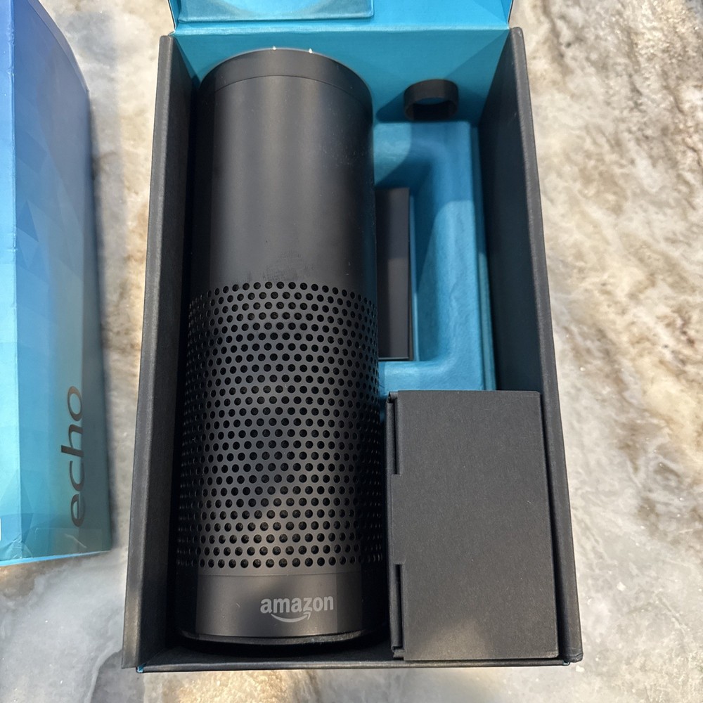 Amazon Echo Black Wireless Alexa-Enabled Smart Speaker SK705DI Mint Condition