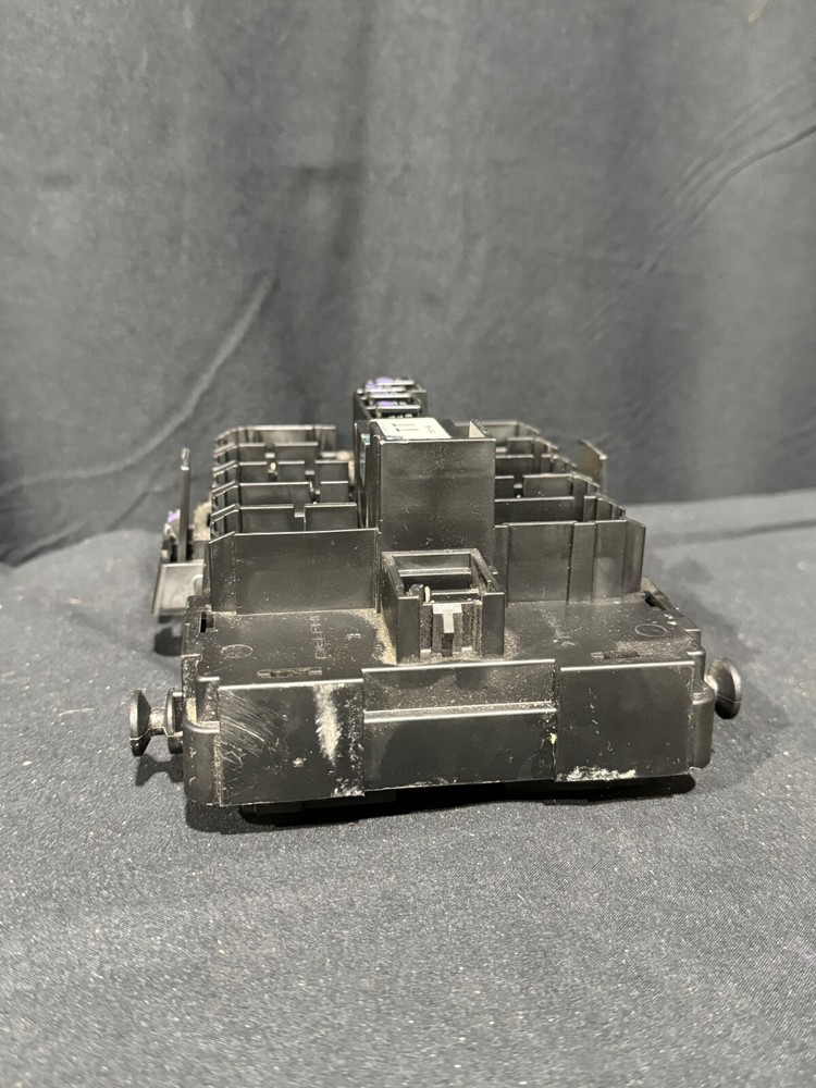 Body Wiring Junction Block 20813086
