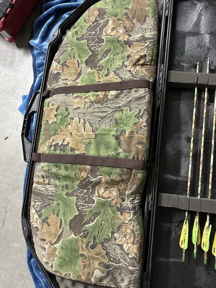 Cabelas PL-1 Compound Bow with Arrows Hard Case and Soft Case. Used