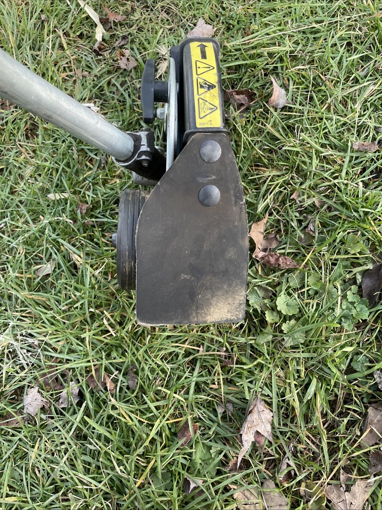 John Deere UT15518 Edger Attachment