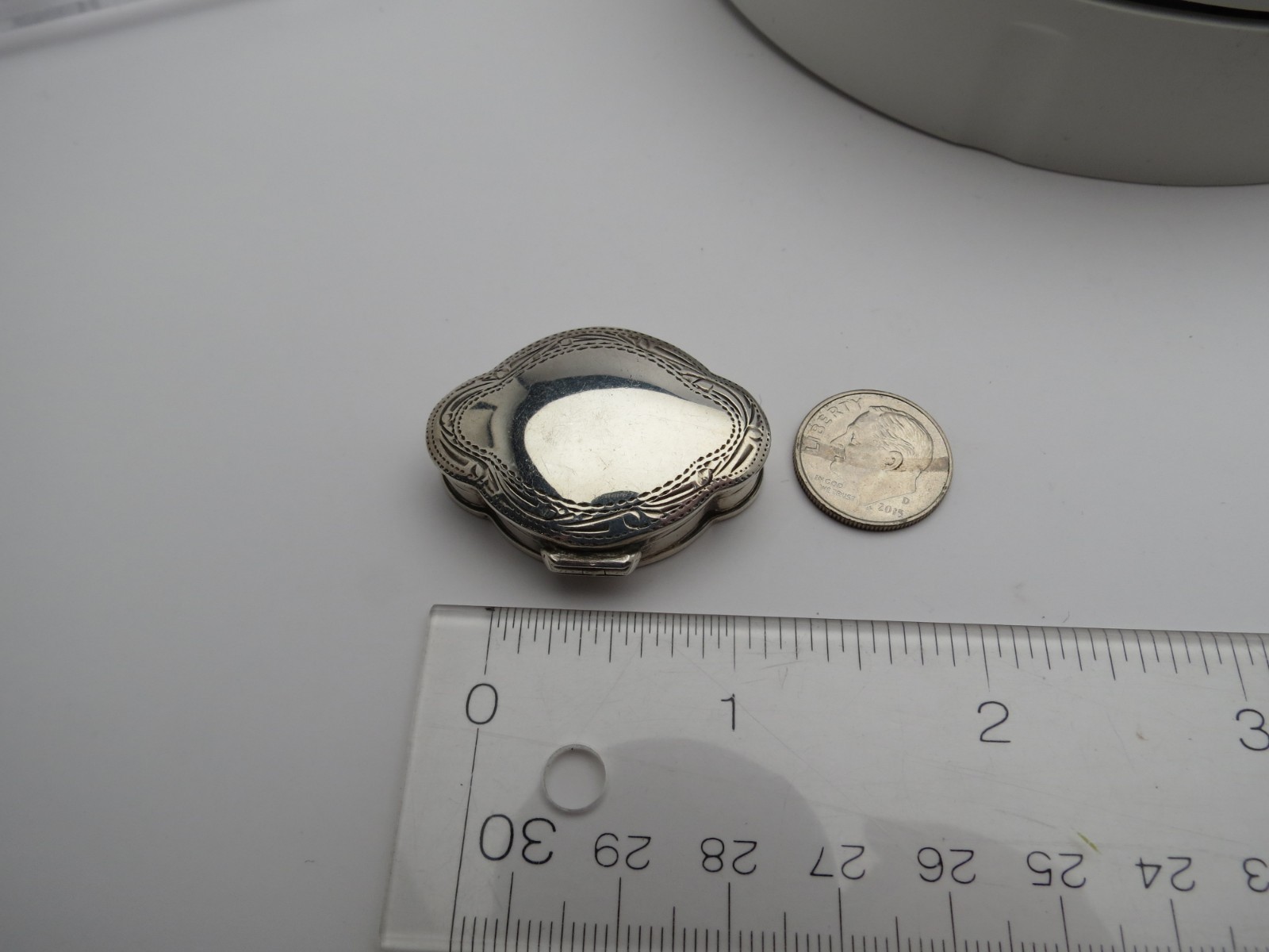 Sterling silver - London English vintage pill box hallmarked 11 grams 1.5 inch