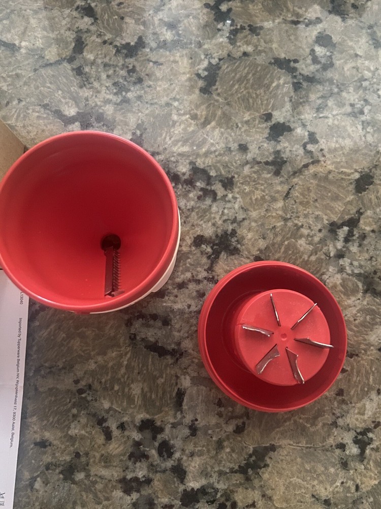 Tupperware Handy Spiral Veggie Spiralizer-EUC Used Once