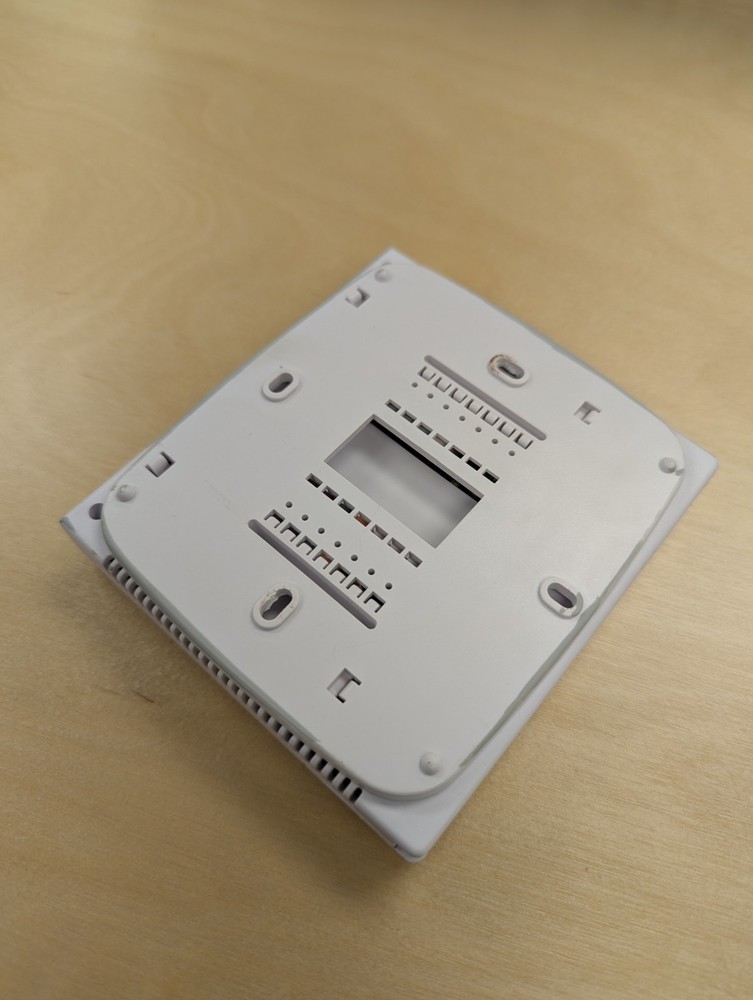 Pro 1 Model 805 Programmable Thermostat