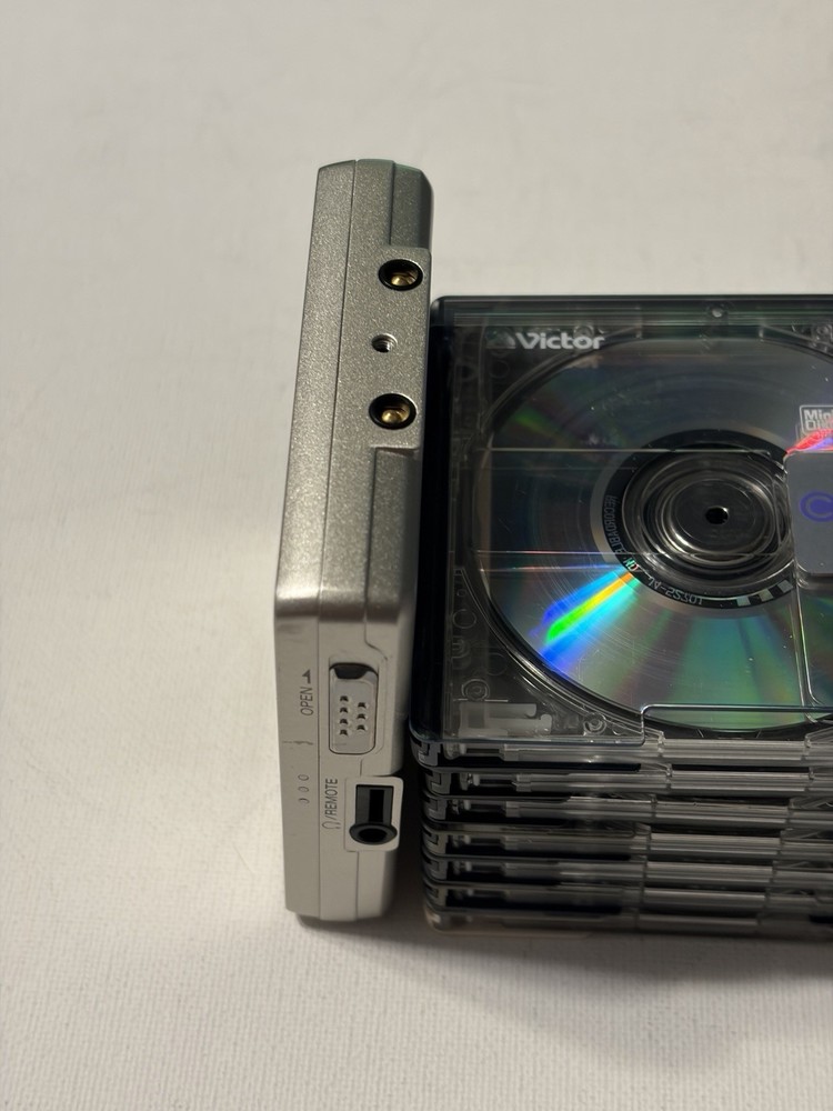 Sony MZ-E55 Portable MiniDisc Player Silver - Fully Working - 7 Minidiscs