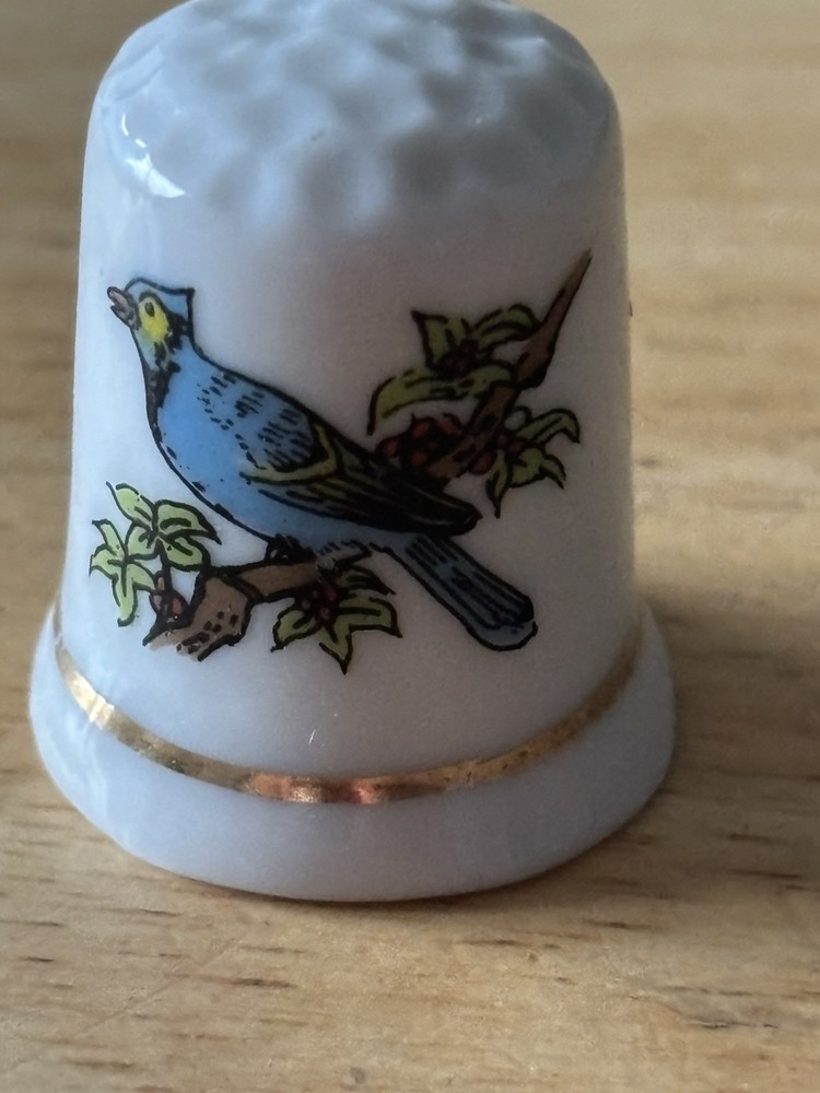 China Collectors Thimble - Bird Excellent Condition