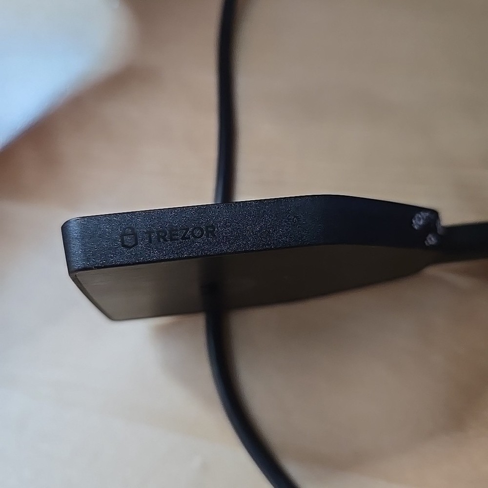 *locked READ* Trezor - Safe 5 Passphrase & Secure Element Crypto Hardware Wallet