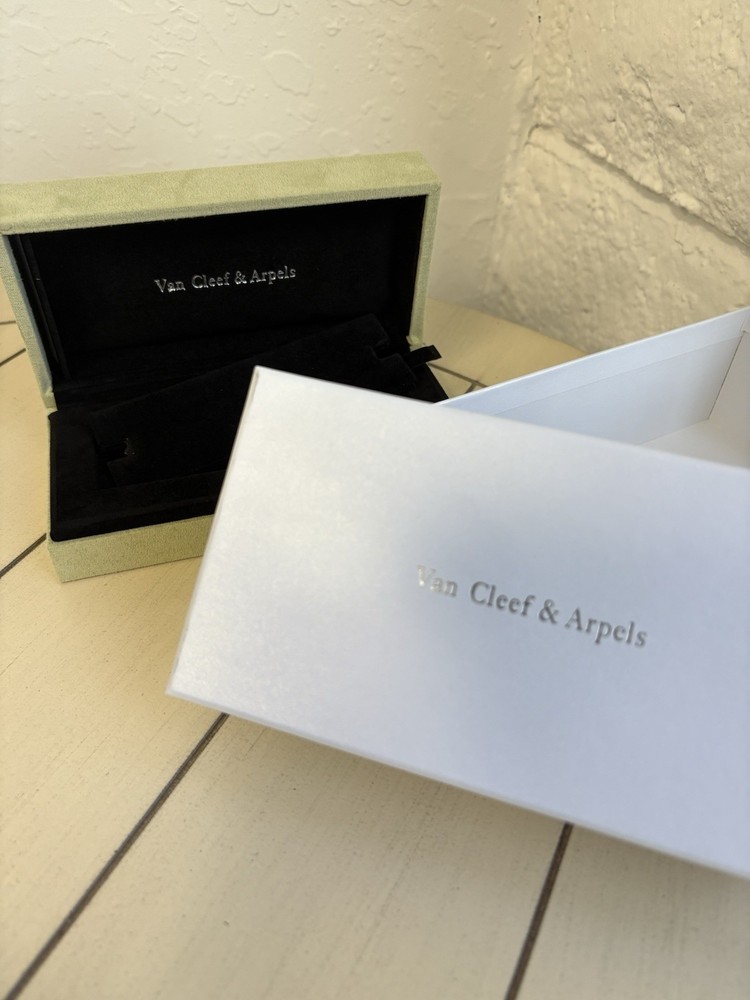 Van Cleef & Arpels Bracelet Box