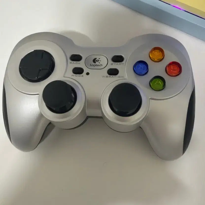Logitech Gamepad F710 Silver - Brand New