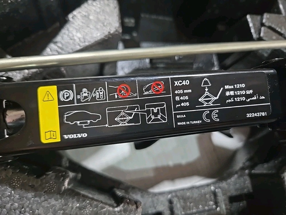 2019-2024 Volvo Xc40 Spare Jack & Trunk Tools Tool Set