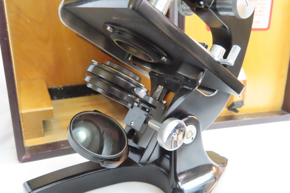 BAUSCH & LOMB Student MICROSCOPE WK9436 w/Case Extra Eyepices
