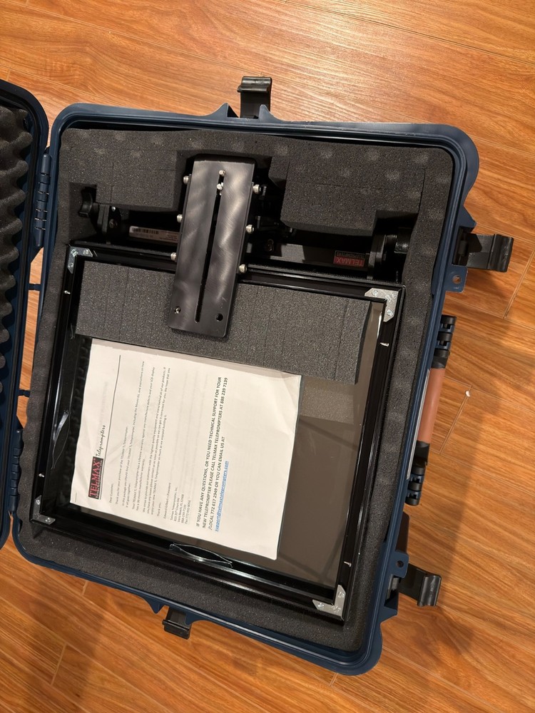 Telmax T2 17" Teleprompter w/ rolling hard case