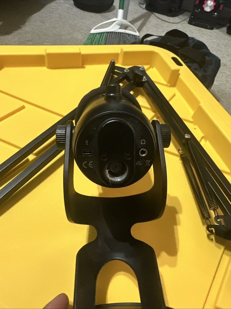 Logitech Blue Yeti USB Microphone Multi-Pattern Gaming Streaming Podcasting