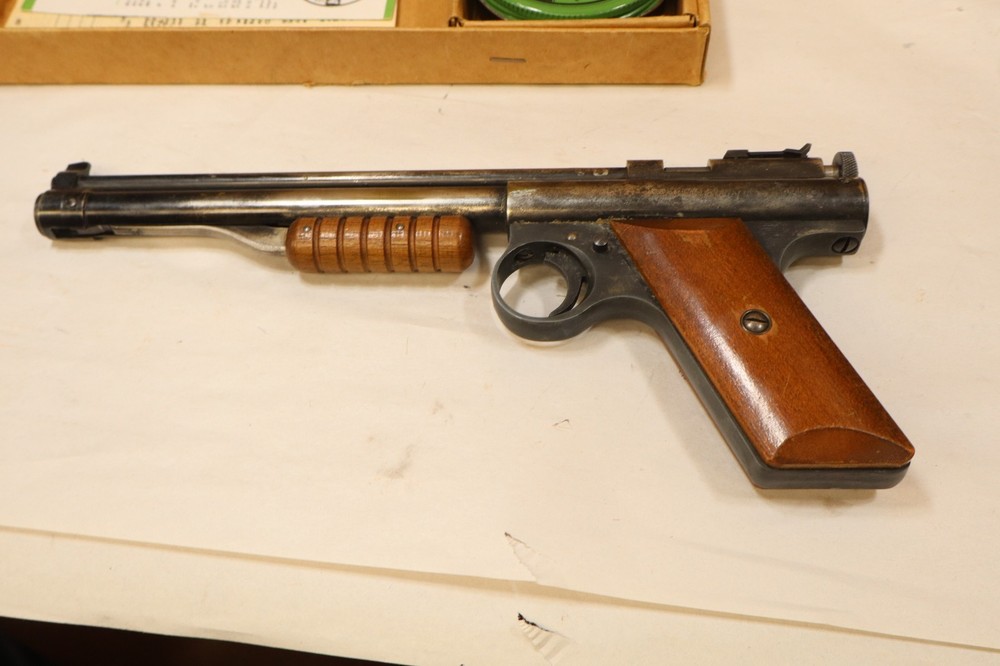 Benjamin Target Pistol, model 130 "Benjamin Franklin" w/box & papers