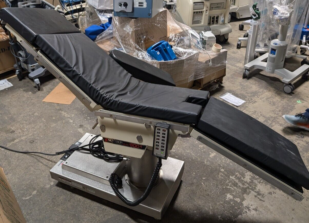 Skytron 6001 Surgical Table