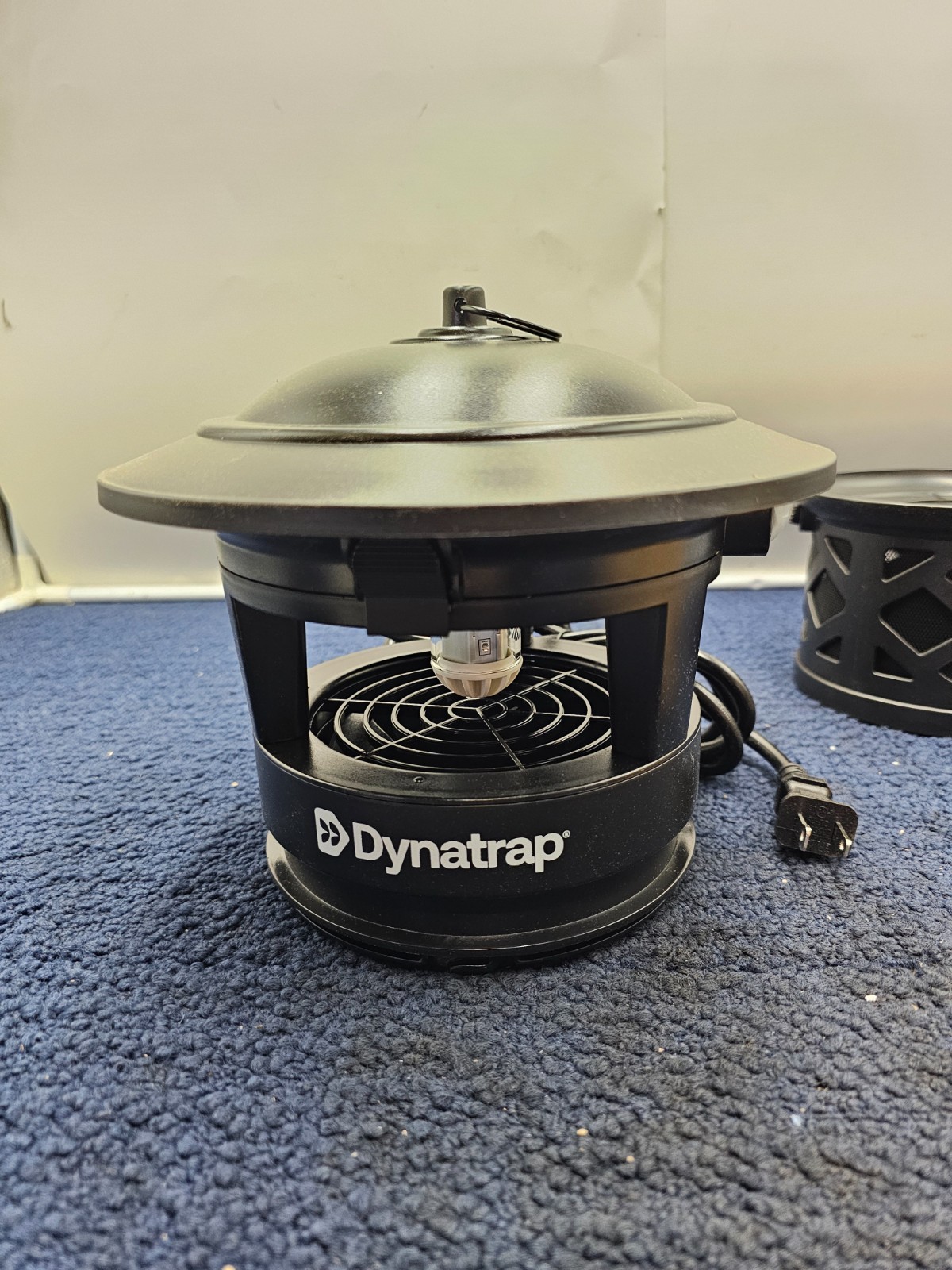 DYNATRAP DT1130SR: 1/2 Acre LED Mosquito And Flying Insect Trap 120V 60Hz 5.5W