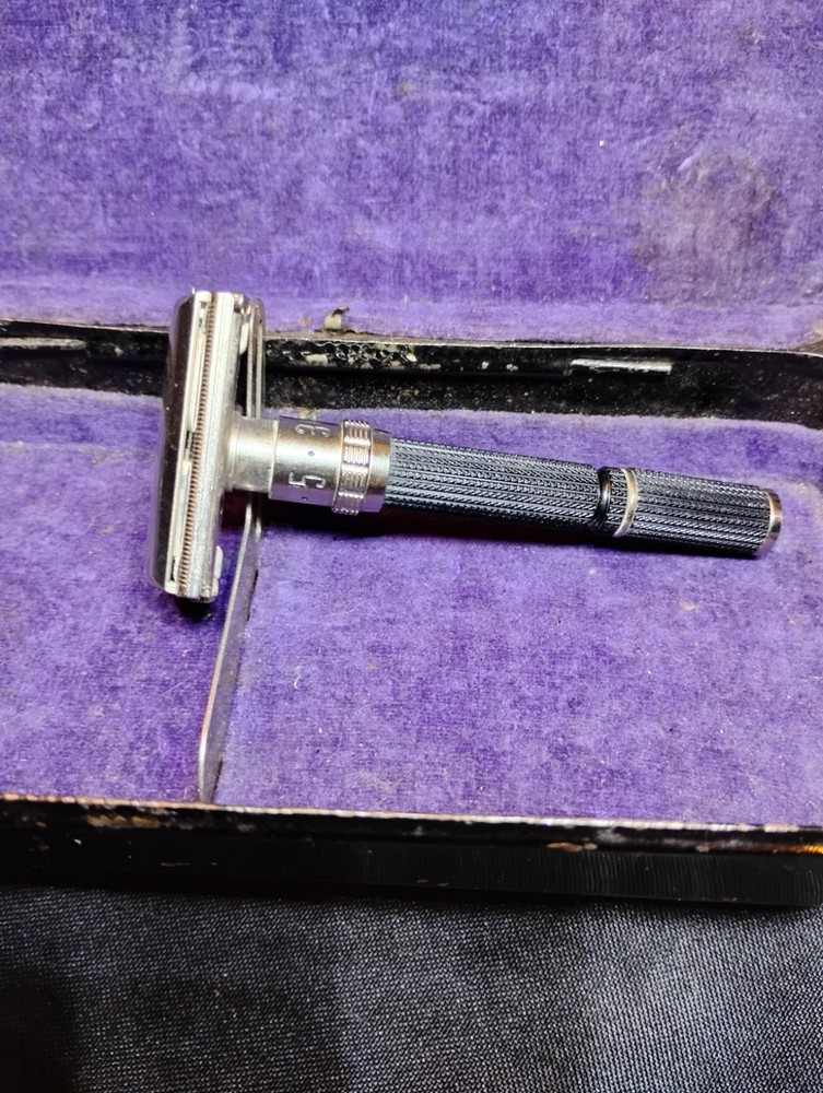 1969 Gillette Super Adjustable 109 "Black Beauty" Razor - O4 Date Code W/Case