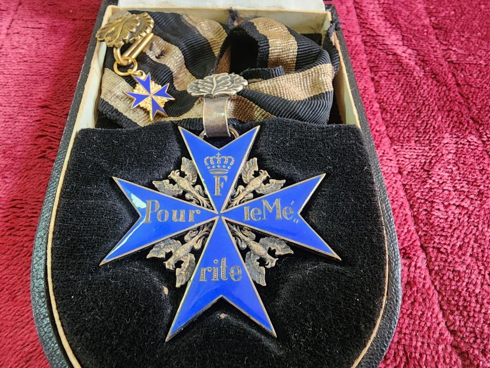 Pour le merite original 1930's with issue case.