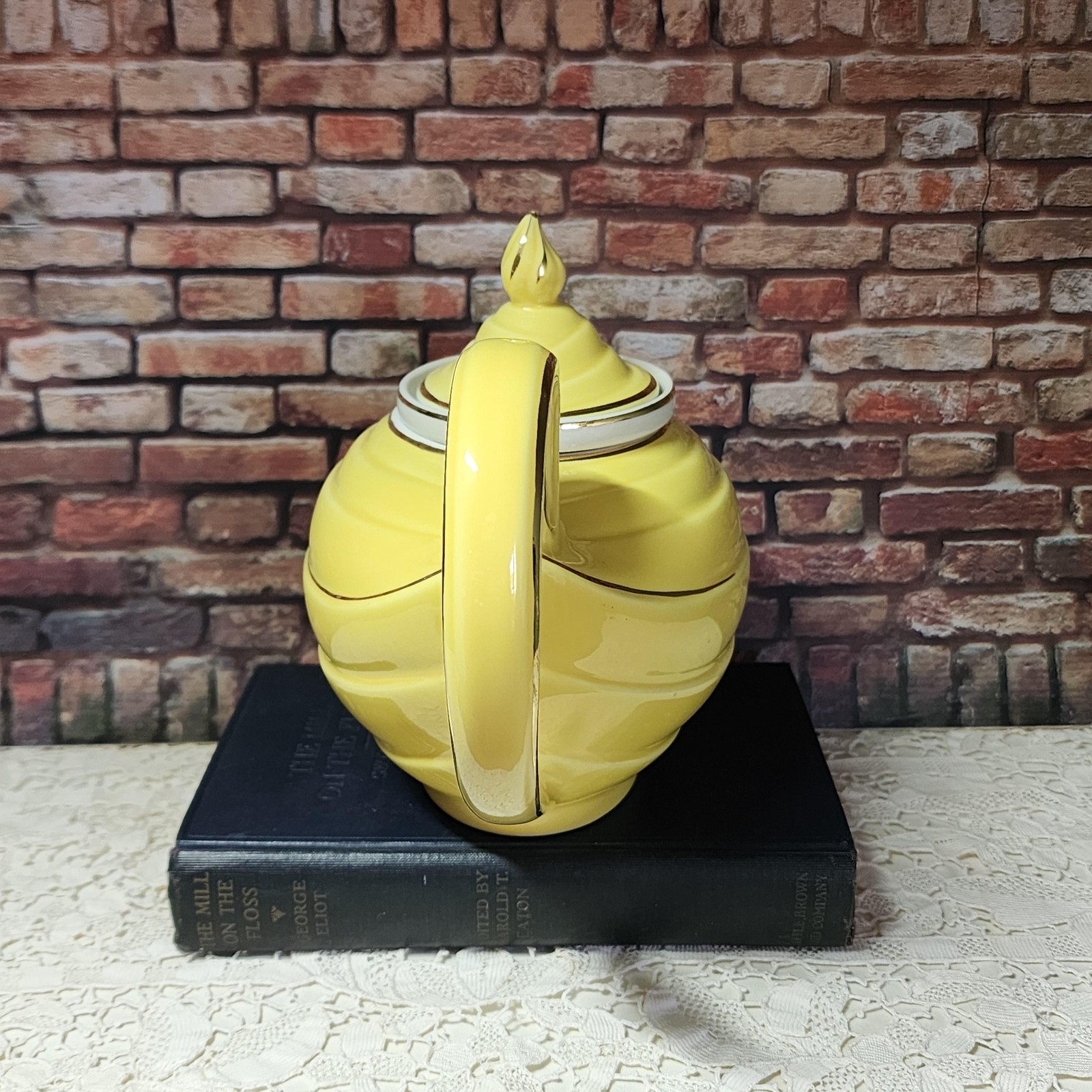 Vintage Hall Art Deco Teapot 6 Cup Yellow Ceramic Gold Trim Made USA Swirl