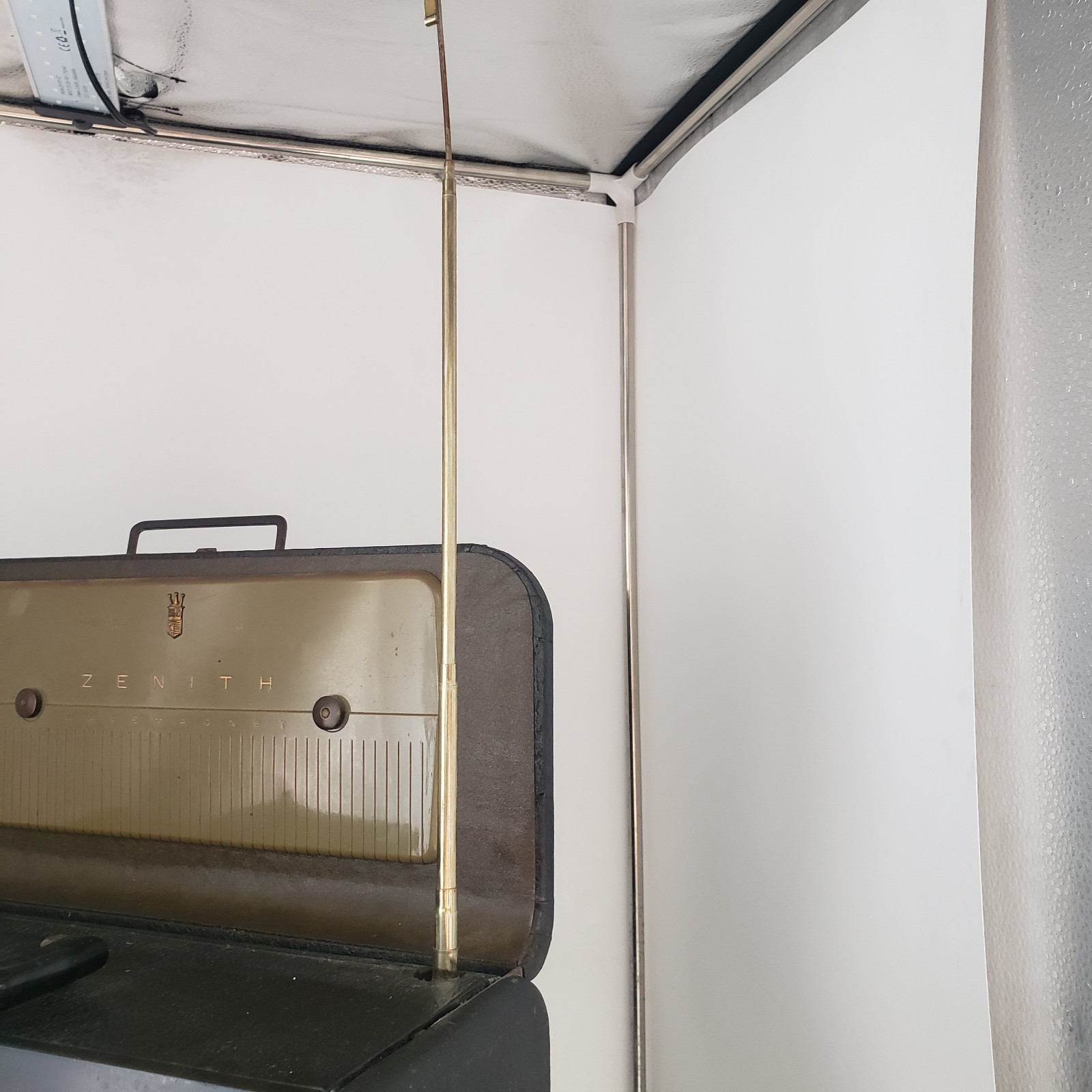 Zenith Trans-Oceanic Portable Shortwave Tube Radio 1950's Power Up