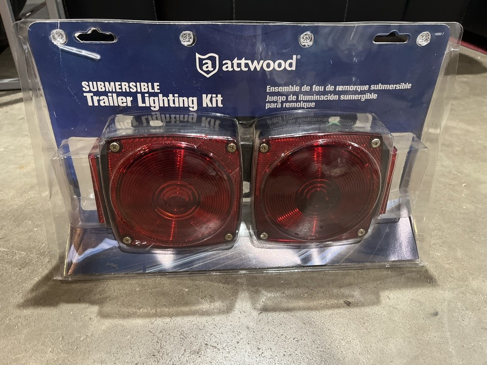 Attwood 14060-7 Submersible Multi-Function Trailer Light Kit    read discription