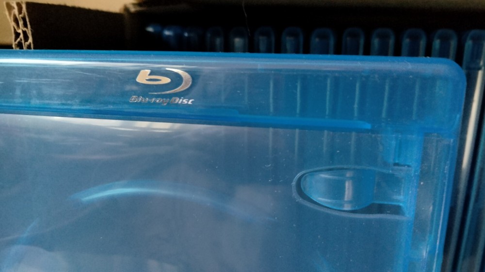 BOX OF 25 BLU-RAY CASES (UNUSED)