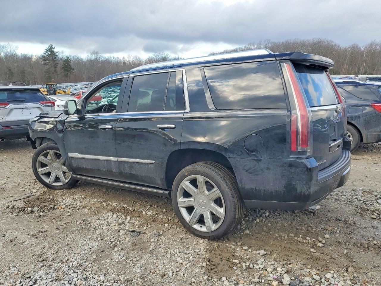 (LOCAL PICKUP ONLY) Roof Glass Fits 15-20 SUBURBAN 1500 922388