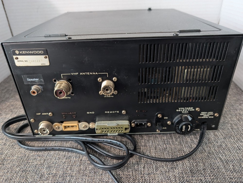 Kenood Communications receiver Model R-599 w/2 meter module