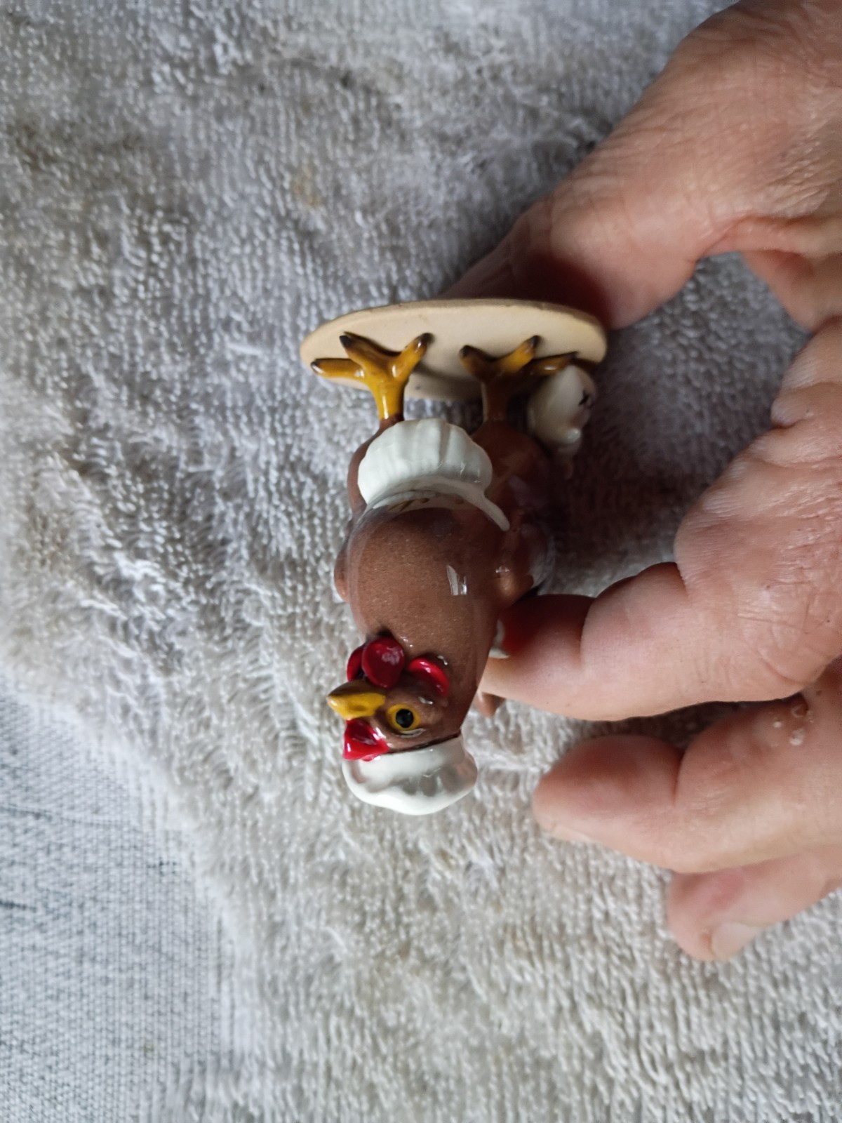 Hagen Renaker Vintage 1993 Henny Penny Chicken 2" X 2" Very Beautiful Condition