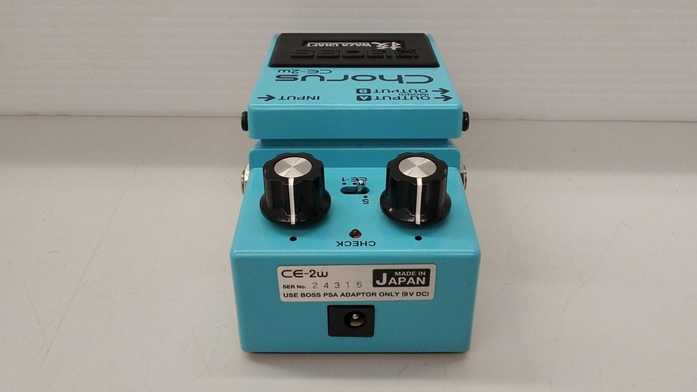 Boss Ce-2W Effector