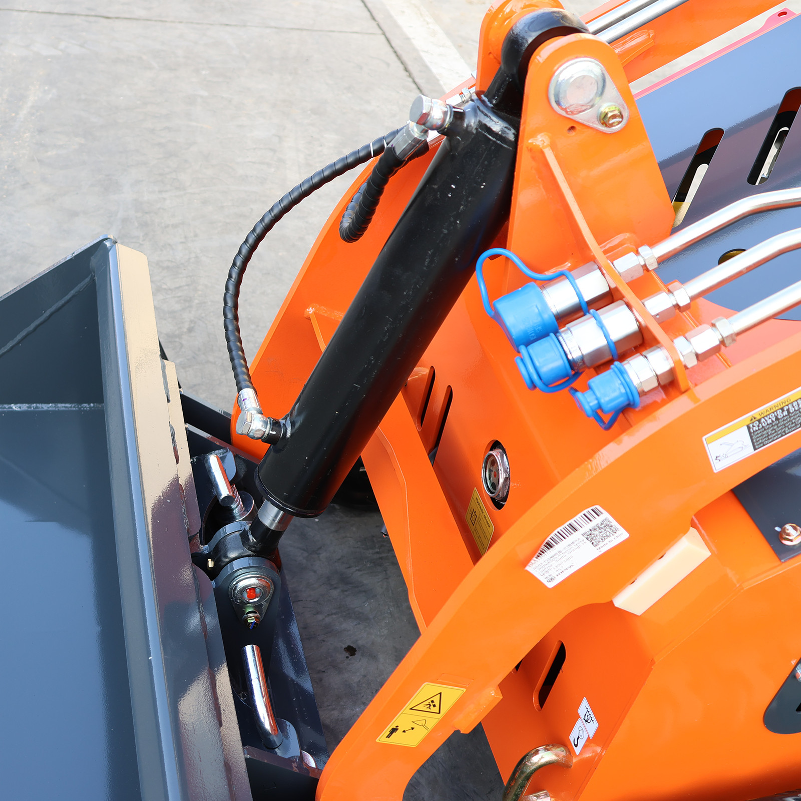 24HP Mini Skid Steer Loader 2-Cylinder Engine with Pallet Fork