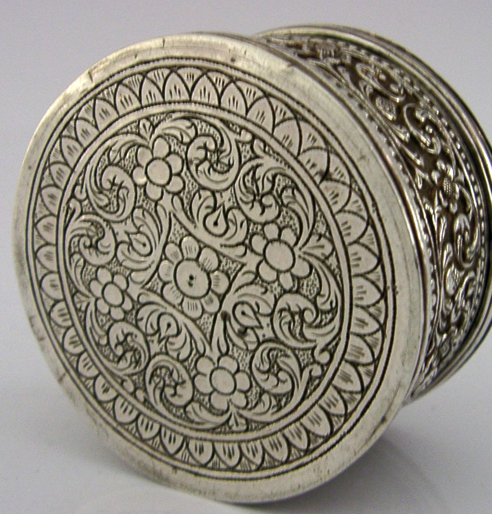 STUNNING 100g INDIAN CEYLON SOLID SILVER TABLE BOX c1900 ANTIQUE