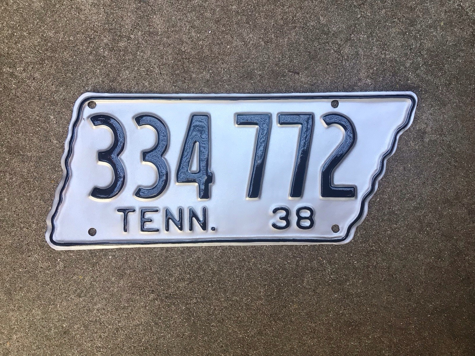 1938 - TENNESSEE - STATE  SHAPED - LICENSE PLATE - REPAINTED