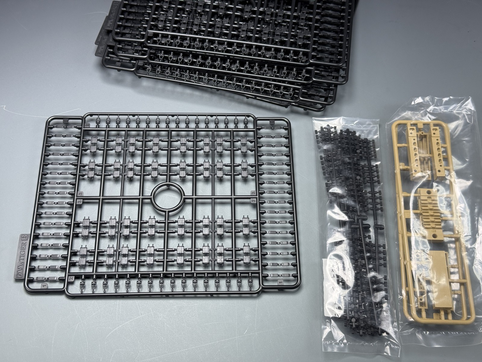 Tiger Model 4617 1/35 Russian T-90M MBT Breakthrough III Military Model Kit