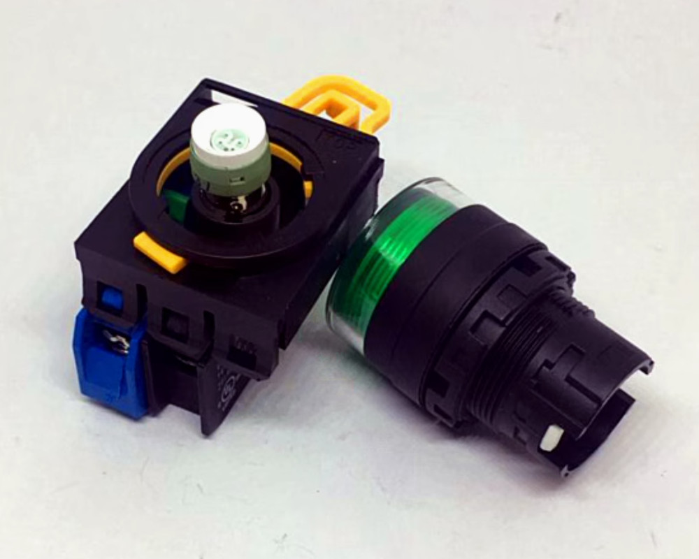1PC NEW IDEC Self-reset button switch without light YW1L-MF2E02 yellow 2NC #LL