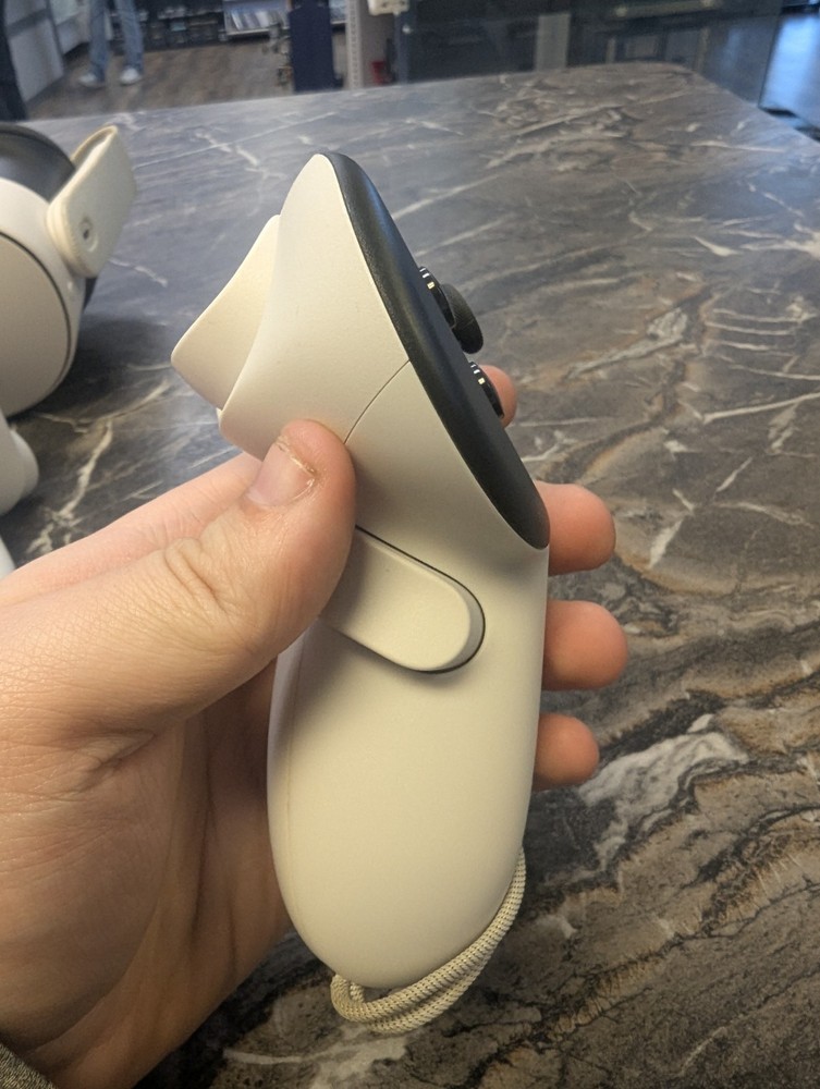 Meta Oculus Quest 3S - 128GB VR Headset with Controllers