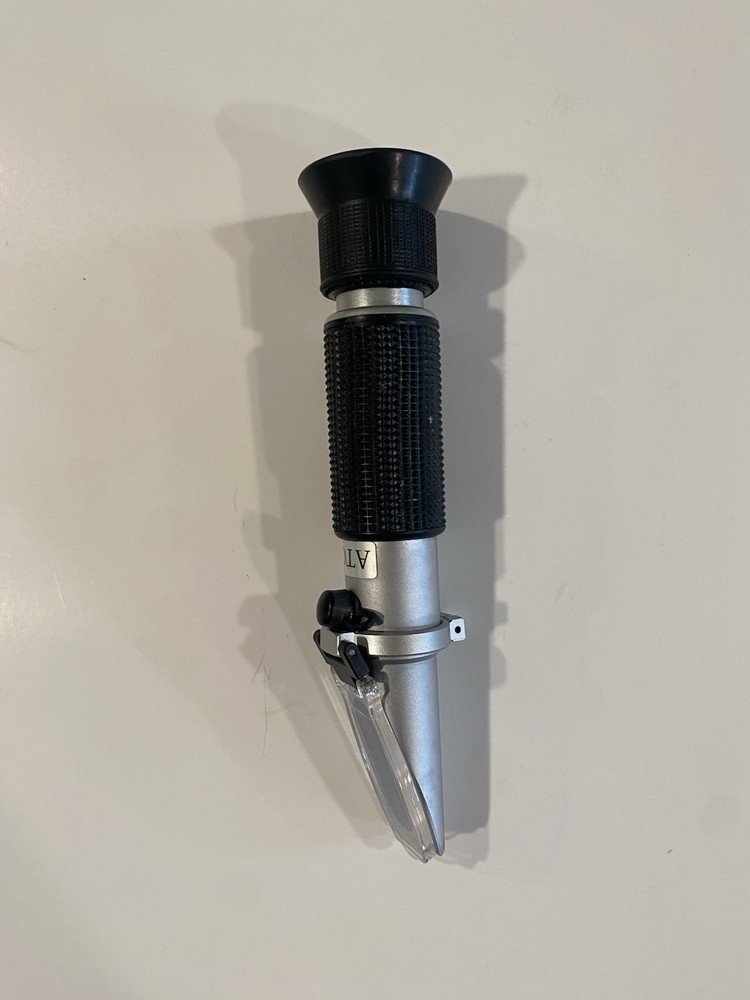 RHB-32ATC Brix Scale Portable Refractometer W/ Case & Accessories!