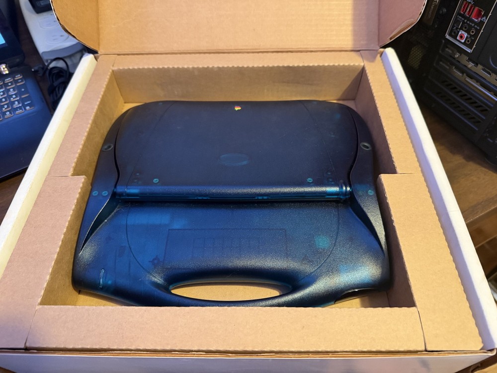 Apple Newton eMate 300 Computer Complete In Box