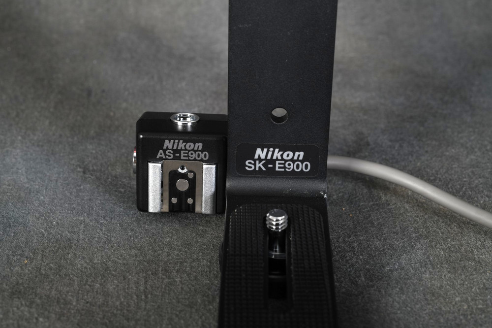 Nikon SK-E900 External Multi-Flash Bracket/Nikon AS-E900 Cable