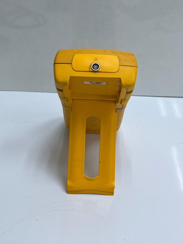 Fluke 725 Multifunction Process Calibrator (FOR PARTS)