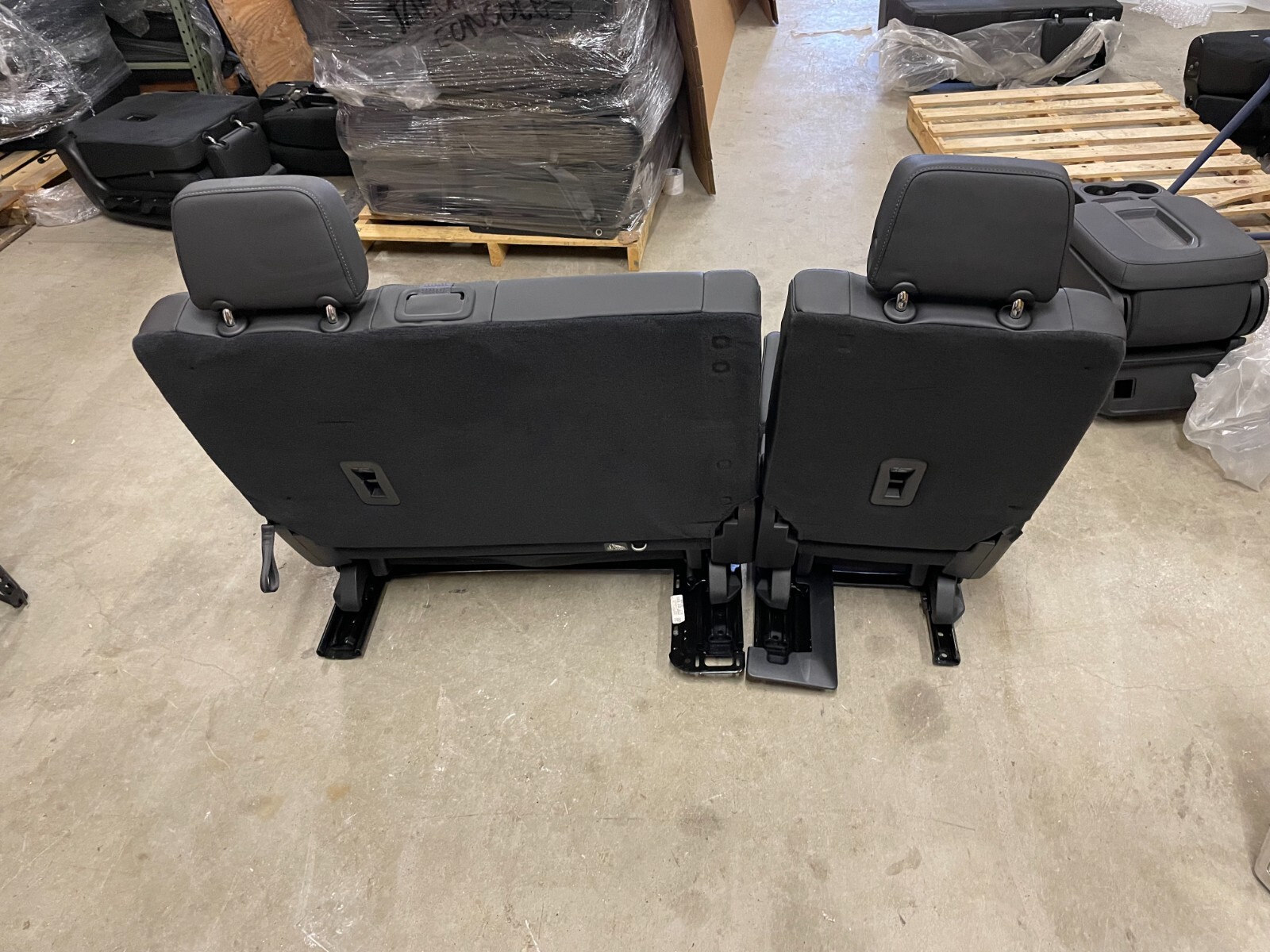 21-25 TAHOE YUKON ESCALADE SUBURBAN LEATHER 2ND ROW SEAT EBONY (JET BLACK) OEM