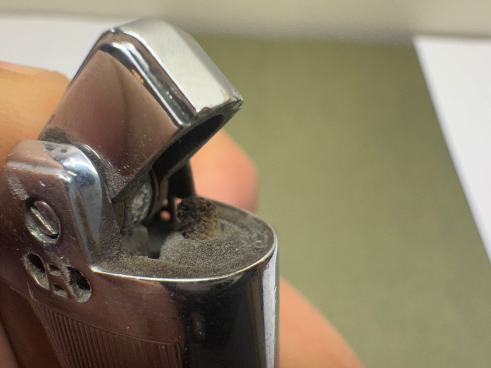 Vintage Ronson Capri Lighter