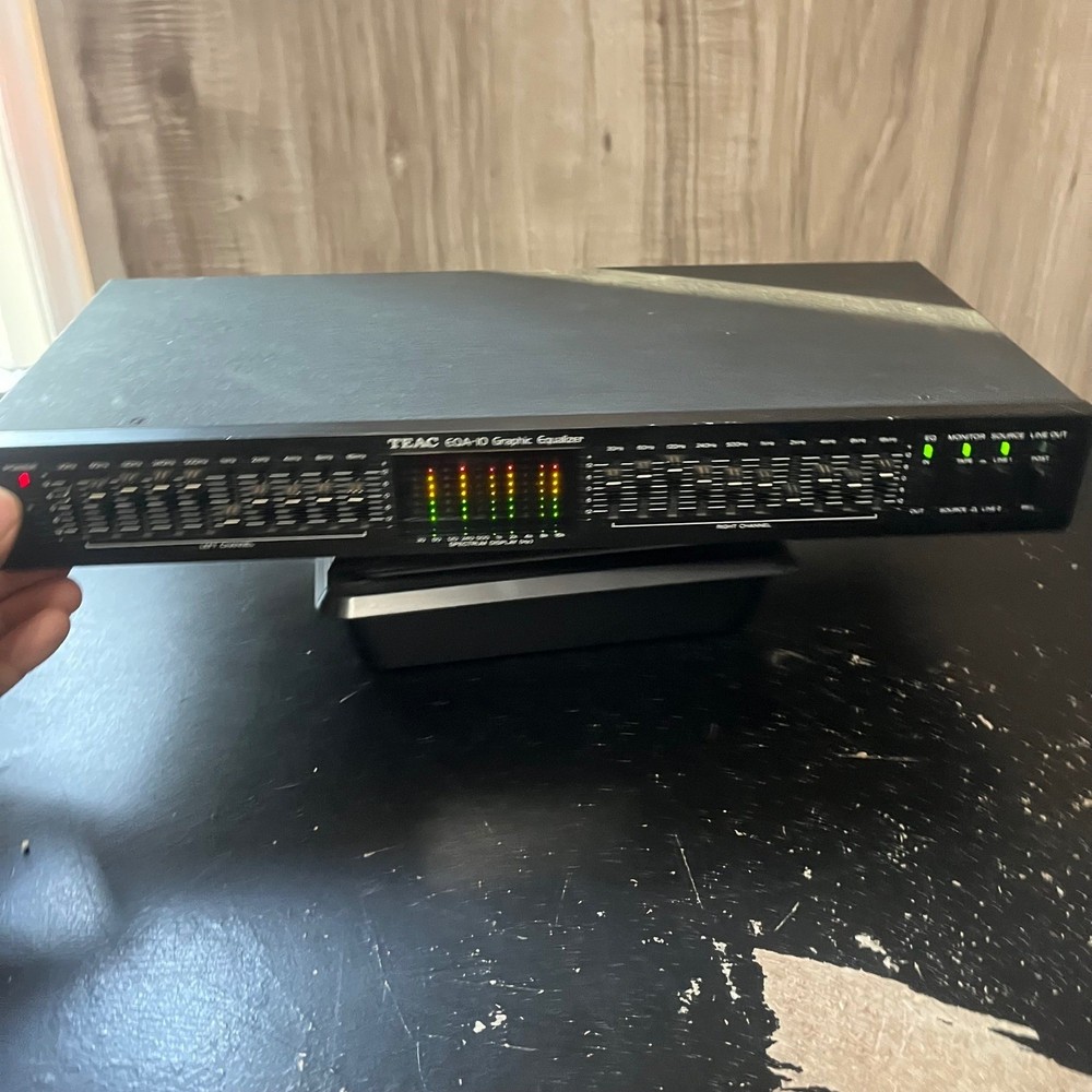 TEAC EQA-10MKII Graphic Equalizer  Powers On