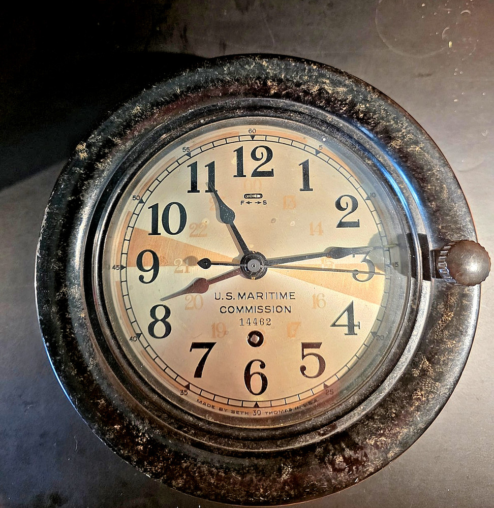 Seth Thomas Ships Clock - Bakelite case with key.  Additional hour hand
