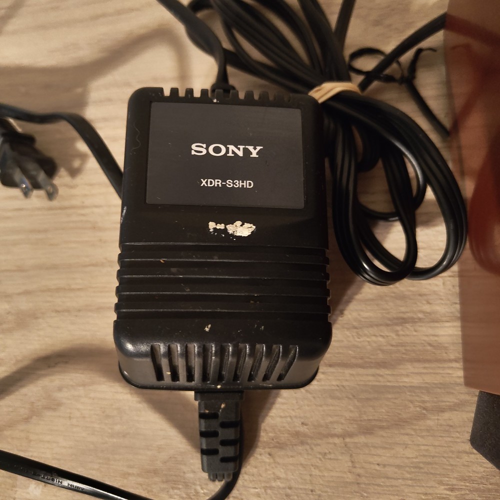 Sony XDR-S3HD FM/AM Digital Radio - Tested - (No Remote, Missing Knobs & Leg)