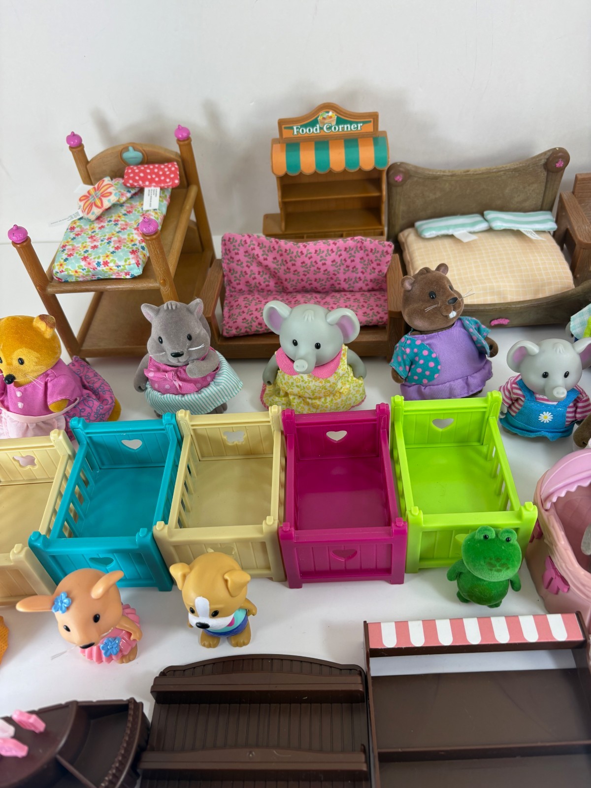Lot Of Battat Lil Woodzeez Animals & Furniture