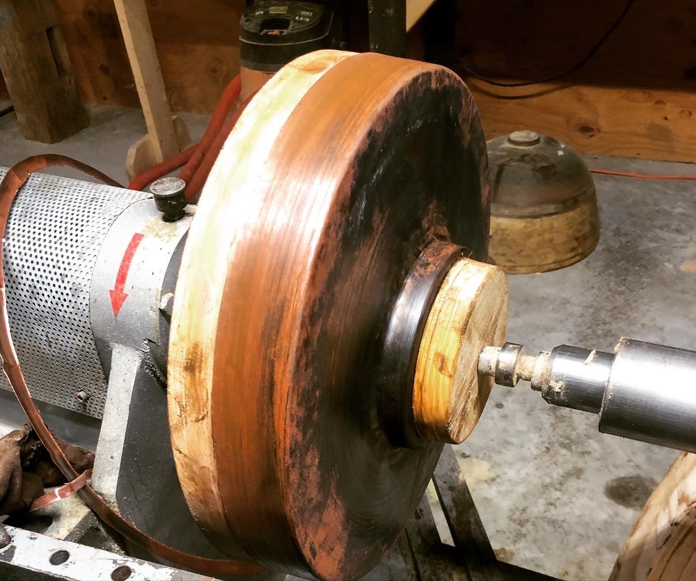 Manual metal spinning lathe