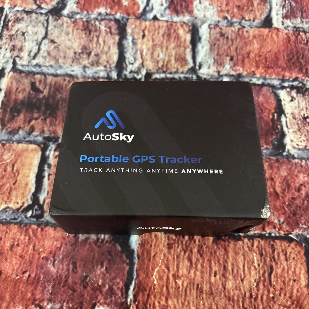 AutoSky Portable GPS Tracker – Model: APT-110 – Medium Size - DAMAGED BOX