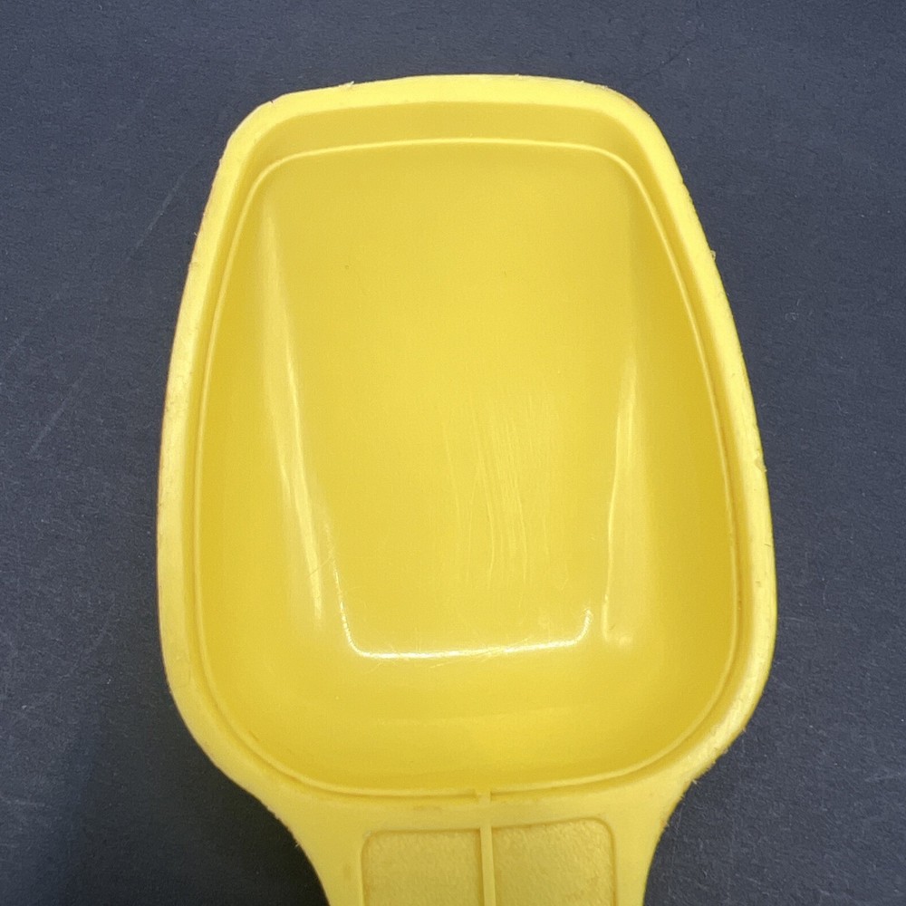 Vintage Tupperware Yellow Replacement Measuring Spoon 1 TBSP 4 TSP Model 1272-1
