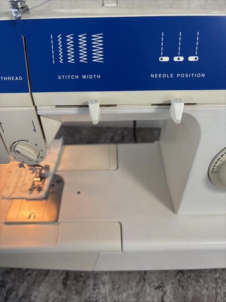 SINGER SM-14C Sewing Machine - Zigzag Free Arm - 17 Functions, Extras Tested